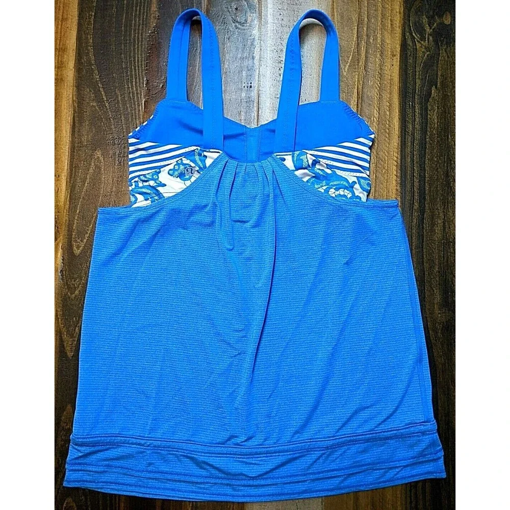 Lululemon Women's With Built In Bra Blue/White Flowers Top Blouse Sz 6